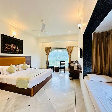 Mewar Palace Resort And Spa Udaipur Dış mekan fotoğraf