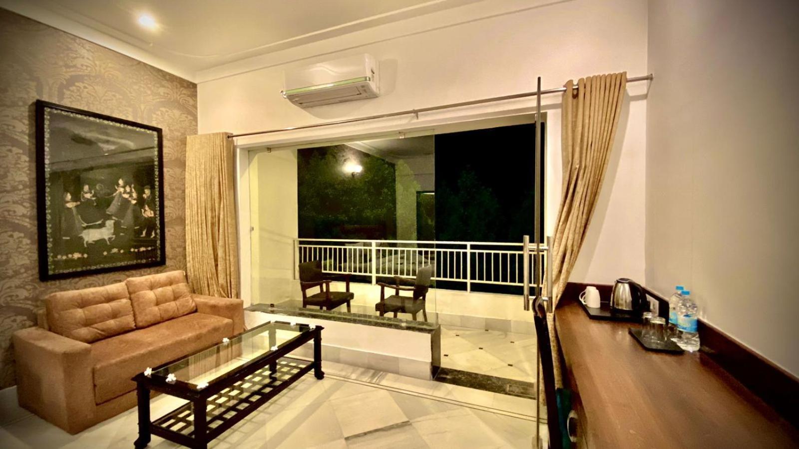 Mewar Palace Resort And Spa Udaipur Dış mekan fotoğraf