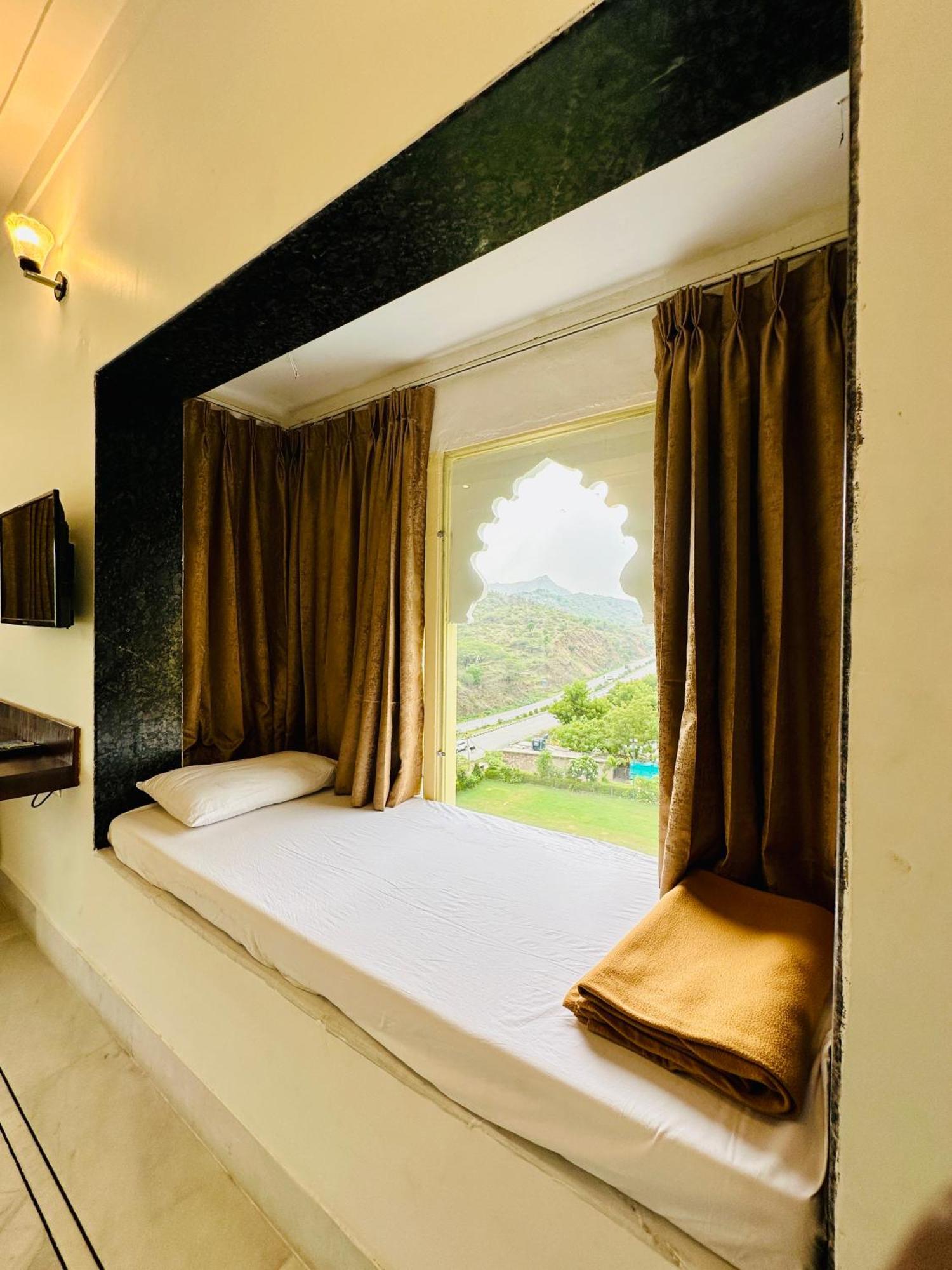 Mewar Palace Resort And Spa Udaipur Dış mekan fotoğraf